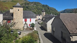 Unclassified image, 3 of 25, button - "Chez Peye", Pyrenean family house, with garden and nearby bathable river (Osse-en-Aspe)