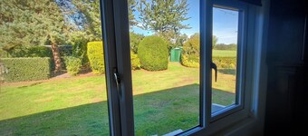 Luxury Cabin Lodge. Sleeps 4. Countryside Views. Parking