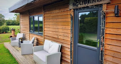 Cabin Lodge - Sleeps 4 - Country Views - Parking
