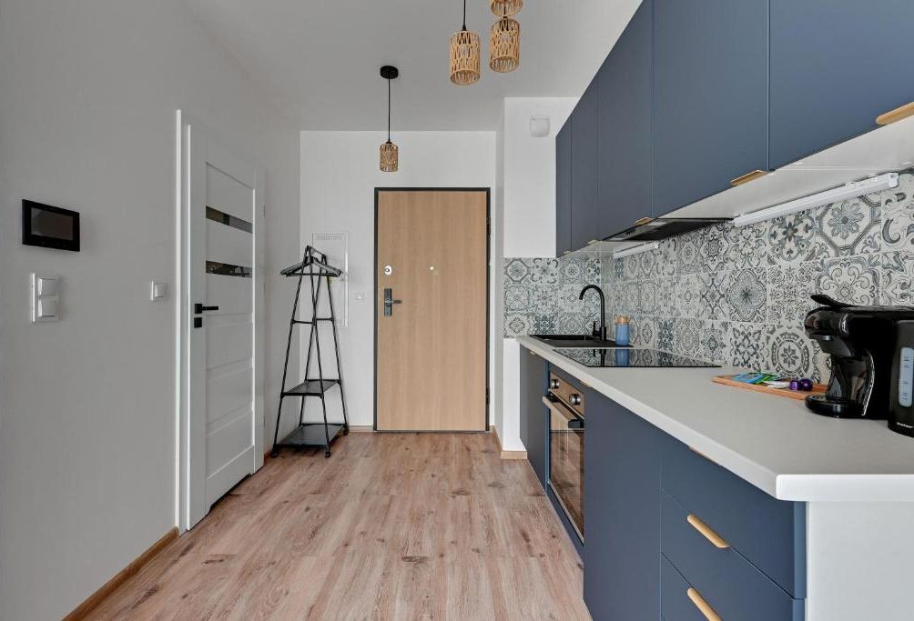 Comfort Studio Suite, Balcony, Courtyard View | Private kitchen | Highchair
