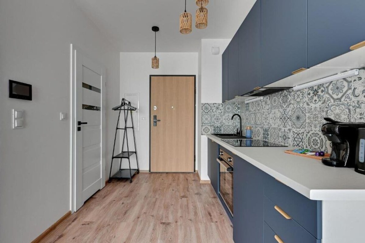 Comfort Studio Suite, Balcony, Courtyard View | Private kitchen | High chair