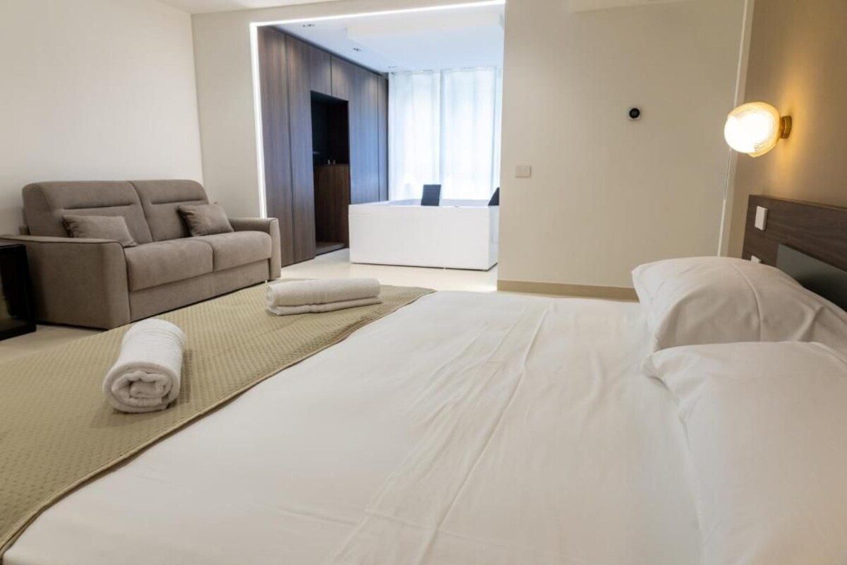 In-room safe, iron/ironing board (on request), free WiFi