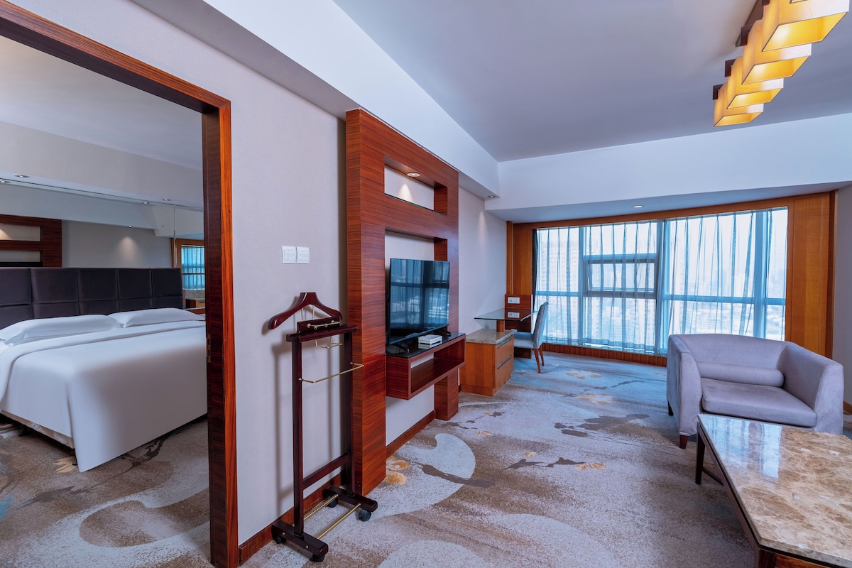 In-room safe, desk, blackout curtains, free WiFi
