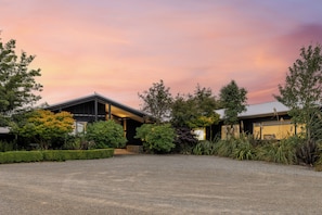 Unclassified image, 2 of 8, button - Mackenzie Country Lodge (Fairlie)