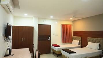 Suite | Desk, WiFi (free)