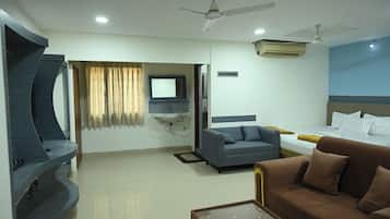 Premium Suite | Desk, WiFi (free)
