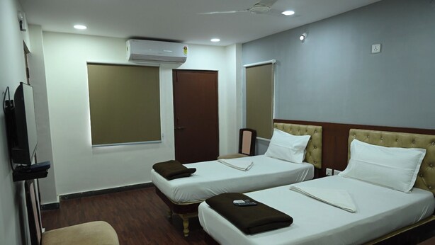 Deluxe Room - Raghava Residency & Banquet Hall (Telagana)