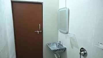 Suite | Bathroom | Towels, soap, shampoo, toilet paper