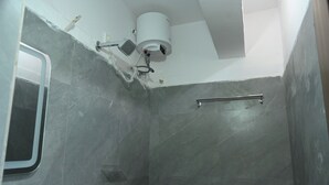 Premium Suite | Bathroom - Raghava Residency & Banquet Hall (Telagana)