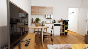 Private kitchen - Ardell - Aceessible Location - Comfortable 1BR - FREE Garage (Vienna)