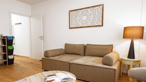 Living area - Ardell - Aceessible Location - Comfortable 1BR - FREE Garage (Vienna)