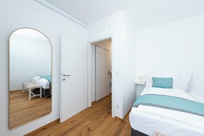 Room - Ardell - Aceessible Location - Comfortable 1BR - FREE Garage (Vienna)