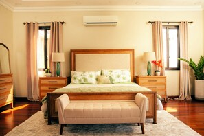 Room - Luxury 6-bedroom estate in charming Ocho Rios overlooking the Caribbean Sea (Ocho Rios)