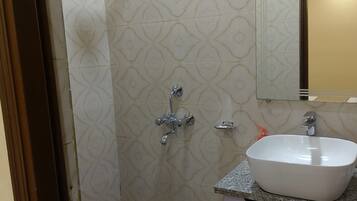 Standard Room | Bathroom