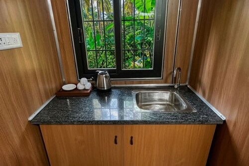 Coconut Grove Ecostay Stay with Pool Cinema & BBQ