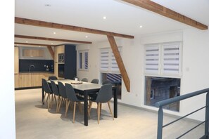 Dining - Cottage 'Gîte La Grange De Liz&el' with Private Terrace, Wi-Fi and Air Conditioning (Osthouse)