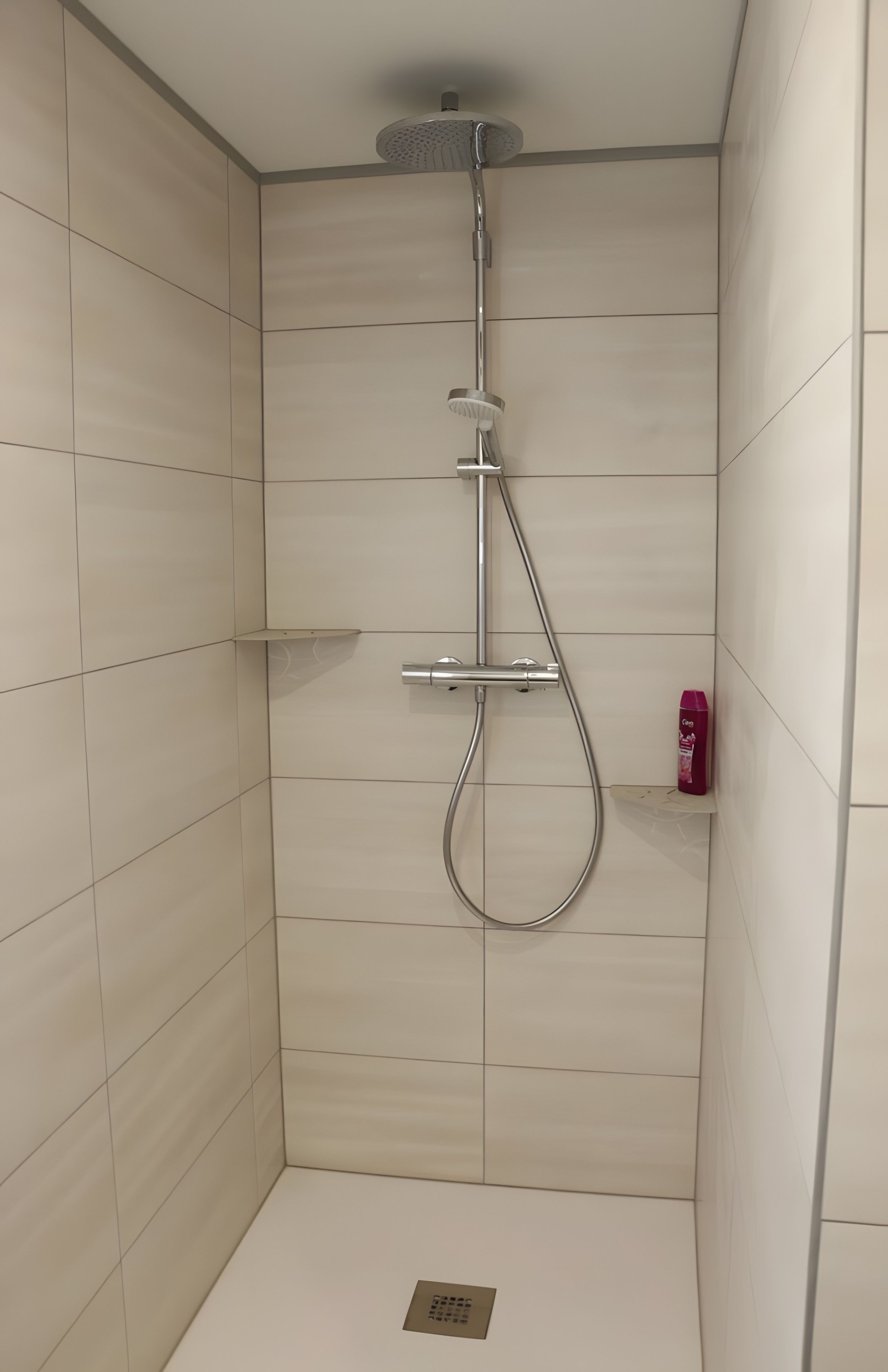 Douche, sèche-cheveux