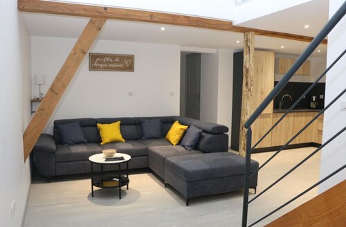 Cottage 'Gîte La Grange De Liz&el' with Private Terrace, Wi-Fi and Air Conditioning