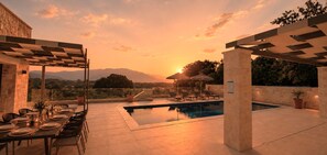 Outdoor dining - Vrbo Property (Kalonichti)