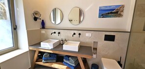 Bathroom - Vrbo Property (Kalonichti)
