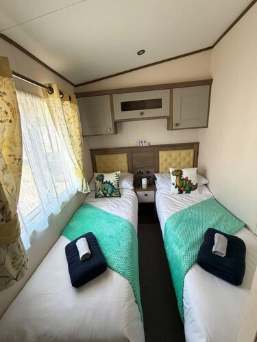 Beach Side | Sleeps 8 | Pendine Sands Escape