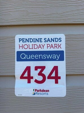 A sign for Pendine Sands Holiday Park, Queensway, with the number 434.