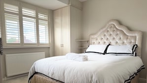 Room - Luxe 4-Bed Home | Self Check-In | Long Stays (London)
