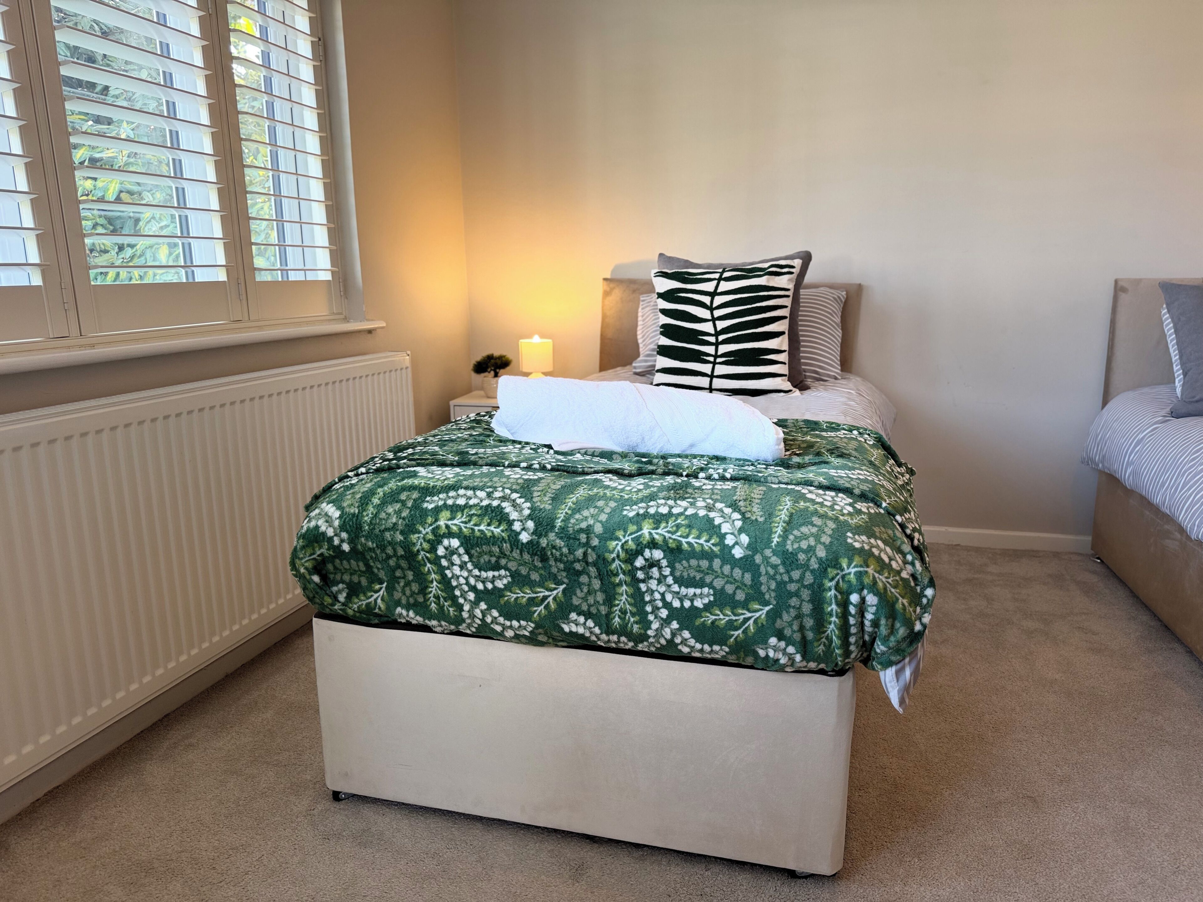4 bedrooms, iron/ironing board, WiFi (free), bed sheets