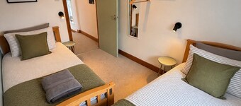 Solway Retreat, Cosy 2 Bed Flat, Sleeps 4 - M6 Jct45, A75, Gretna & Carlisle