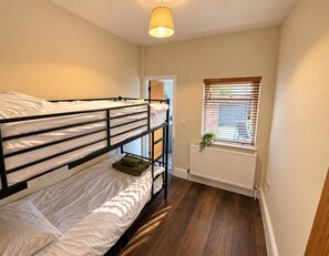 Unclassified image, 5 of 10, button - Stunning 2-bed Apt, Sleeps 6 in The New Forest (Southampton)