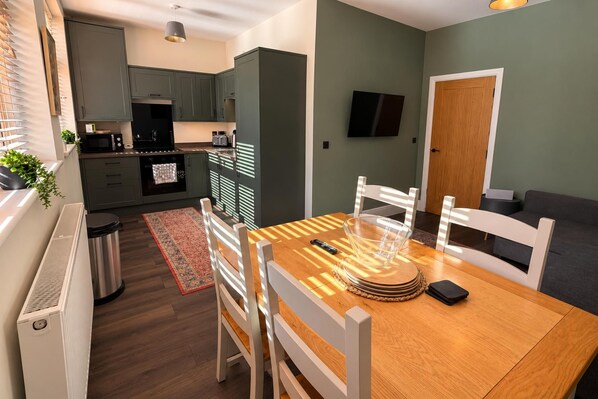 Unclassified image, 1 of 10, button - Stunning 2-bed Apt, Sleeps 6 in The New Forest (Southampton)