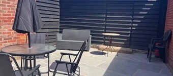Stunning two Bedroom Apartment in The New Forest With Private Courtyard