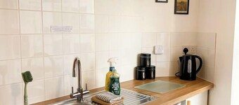 Hadrians Retreat, Cosy 1 Bed Flat - near M6 Jct45, A75, Gretna & Carlisle