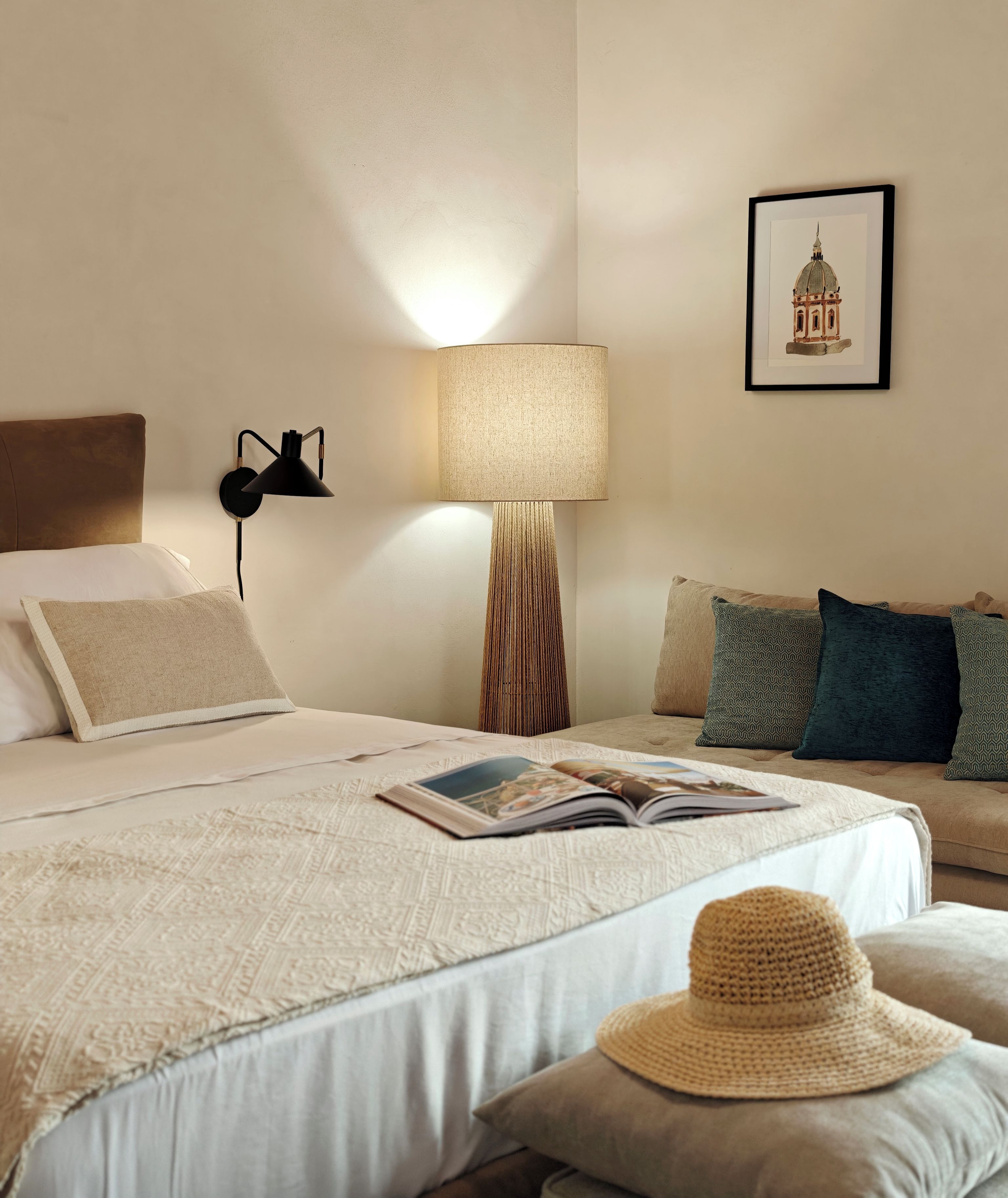 Tabla de planchar con plancha, wifi y ropa de cama 