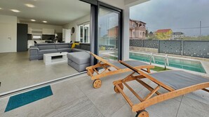 Outdoor dining - Vrbo Property (Milčetići)