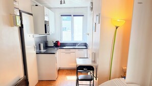 Unclassified image, 2 of 8, button - confortable studio in the oberkampf district (Paris)