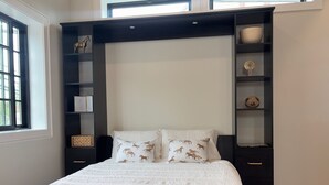 Unclassified image, 3 of 11, button - Lux Stay in the Heart of Roscoe Village; New space with high end amenities (Chicago)