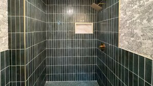 Unclassified image, 4 of 11, button - Lux Stay in the Heart of Roscoe Village; New space with high end amenities (Chicago)