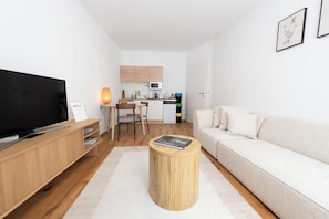 Living area - Solentra - Popular City Location - Cozy 1BR - Free Garage (Vienna)