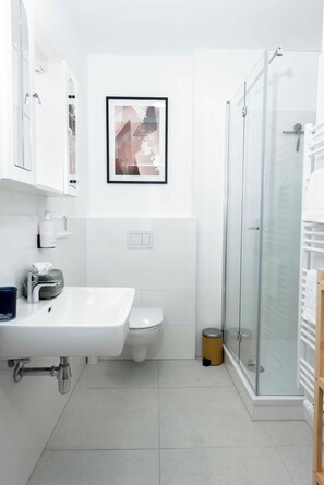 Bathroom - Solentra - Popular City Location - Cozy 1BR - Free Garage (Vienna)