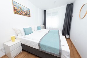 Room - Solentra - Popular City Location - Cozy 1BR - Free Garage (Vienna)