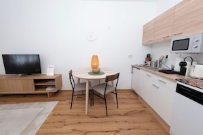 Private kitchen - Solentra - Popular City Location - Cozy 1BR - Free Garage (Vienna)