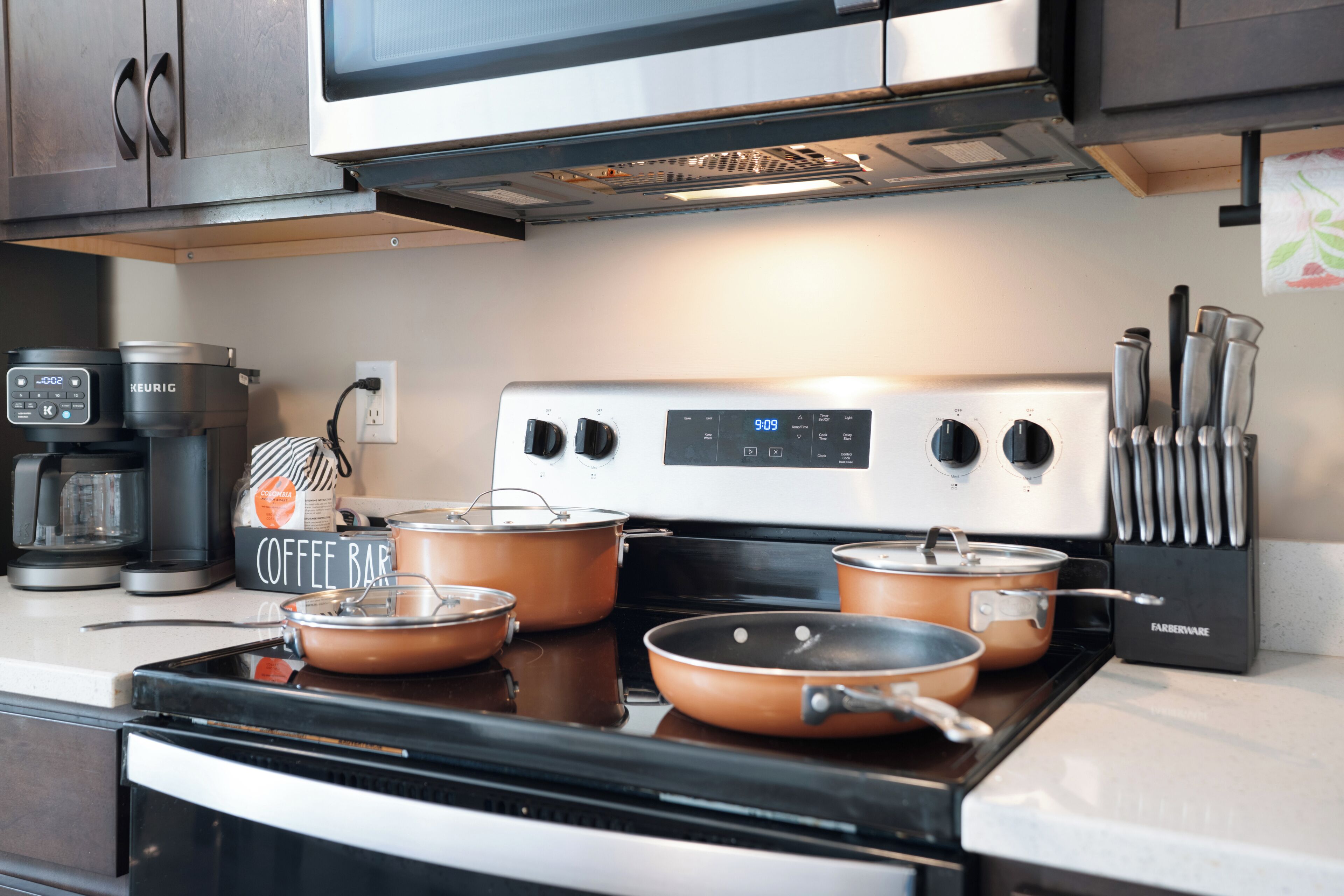 Coffee/tea maker, fridge, microwave, oven
