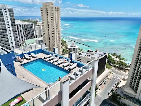 Modern Penthouse Upscale Studio-Ocean & City View-5min Walk to Waikiki Beach