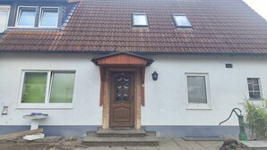 Unclassified image, 2 of 26, button - Gruppenhaus 14 Personen mit 100"TV, PS4 & Garten (Iserlohn)