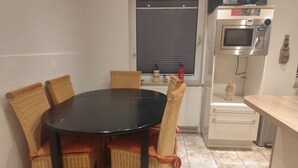 Unclassified image, 4 of 26, button - Gruppenhaus 14 Personen mit 100"TV, PS4 & Garten (Iserlohn)
