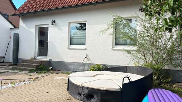 Unclassified image, 1 of 26, button - Gruppenhaus 14 Personen mit 100"TV, PS4 & Garten (Iserlohn)