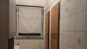 Unclassified image, 5 of 26, button - Gruppenhaus 14 Personen mit 100"TV, PS4 & Garten (Iserlohn)