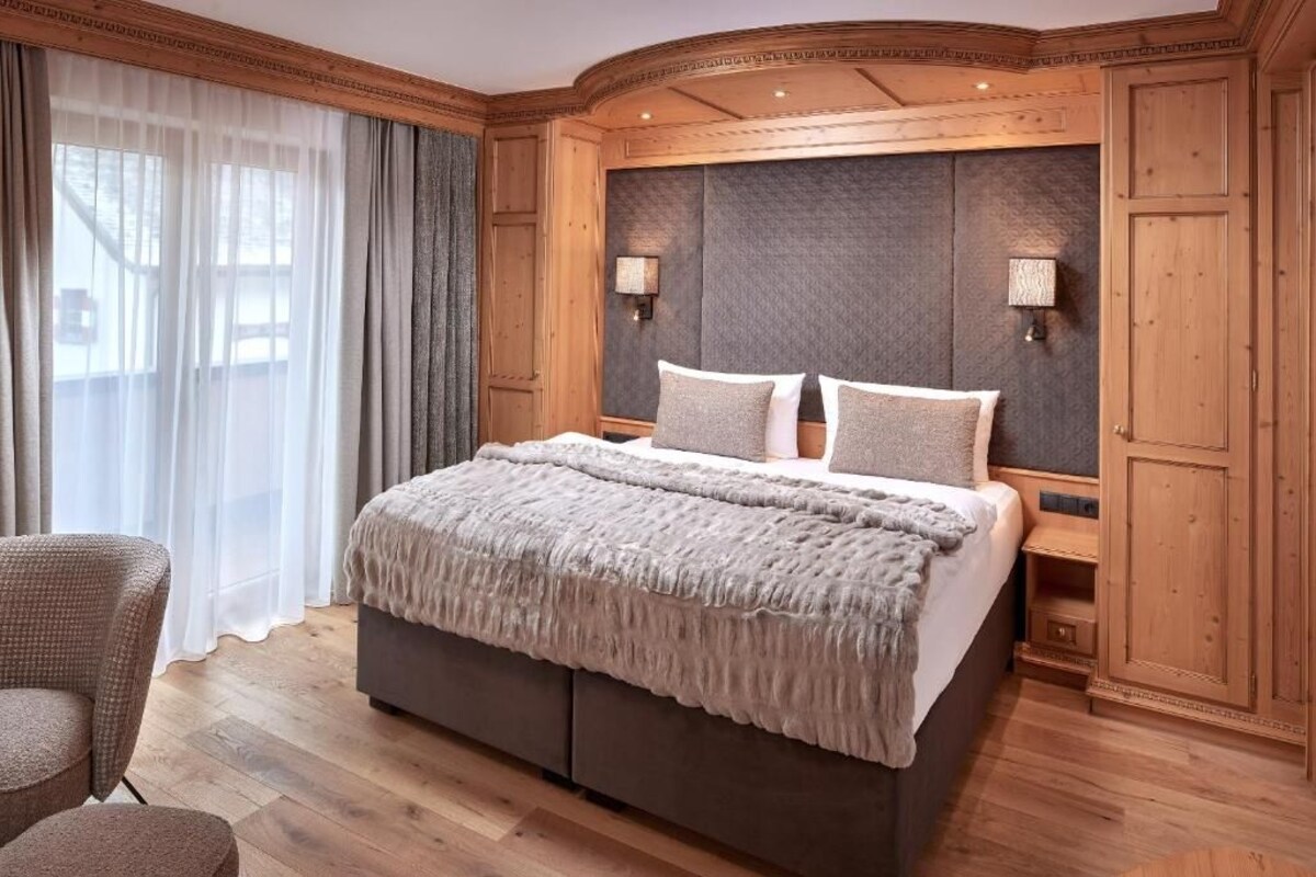 Deluxe Double Room, Balcony, Mountain View