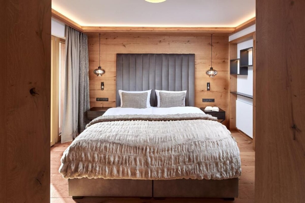 Deluxe Suite, Balcony, Mountain View